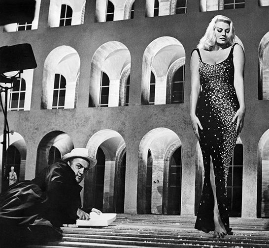 Federico Fellini e a atriz Anita Ekberg (1962)