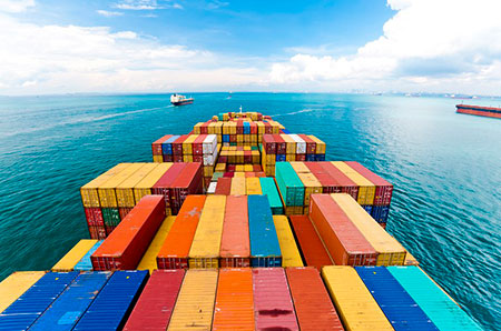 Containers em navio