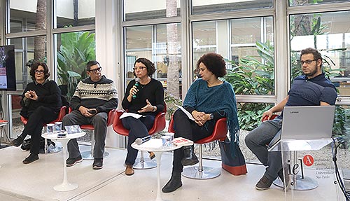 Mesa do evento 'Reflexões sobre Literatura Periférica e Universidade'