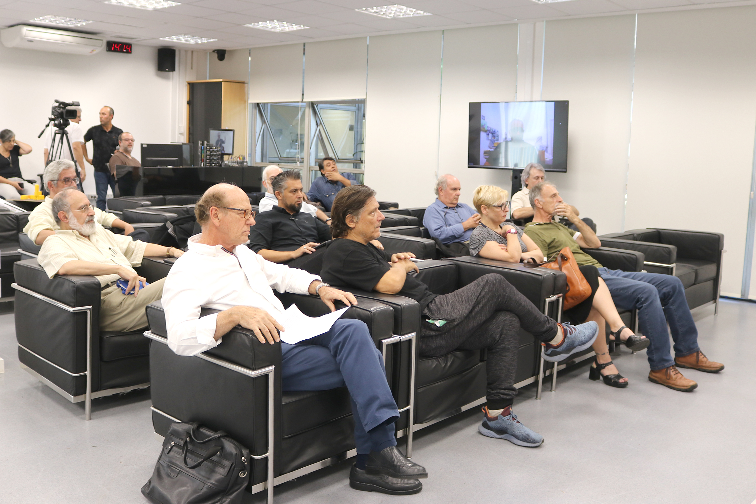 Pesquisadores que participaram da Reunião sobre as medidas a serem adotadas para mitigação do Covid-19 na USP