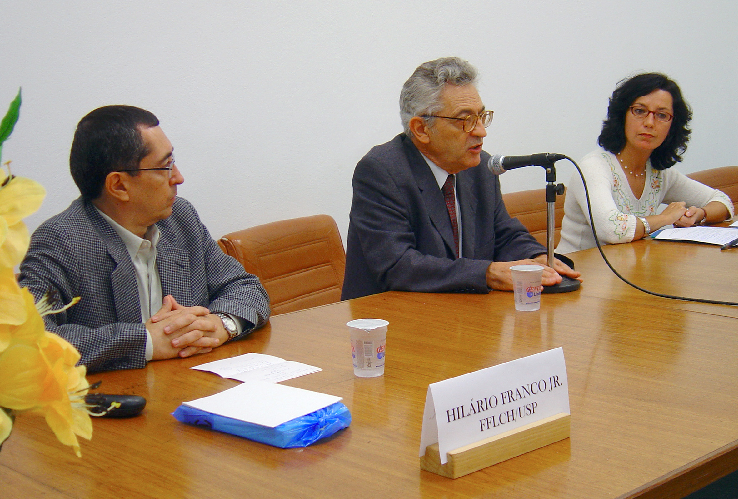 Alfredo Bosi durante a abertura do seminário