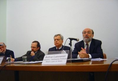 Amaury de Souza, Rogério Arantes, Antônio Octávio Cintra e Bolívar Lamonier