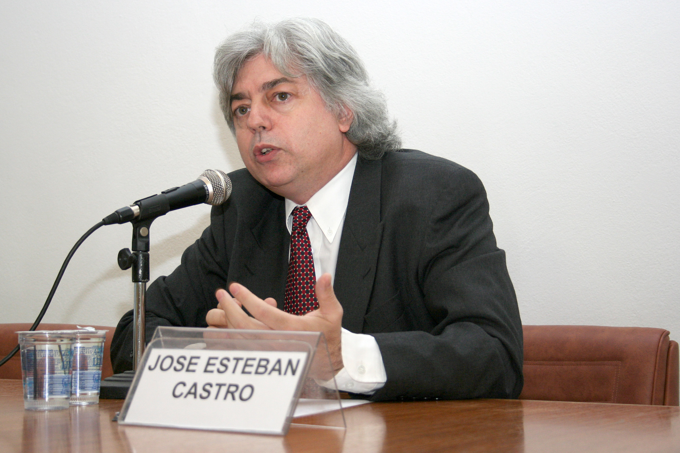 José Esteban Castro