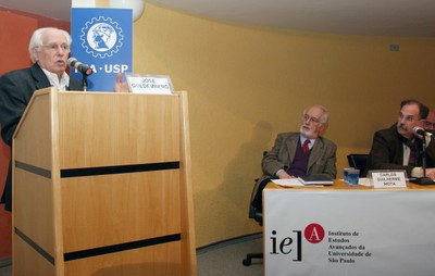 José Goldemberg, Carlos Guilherme Mota e Glauco Arbix