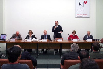 Luiz Carlos Bresser-Pereira, Laura Greenhalgh, Samuel Pinheiro Guimarães, Hernan Chaimovich, Eliane Cantanhêde e Fábio Wanderley Reis 