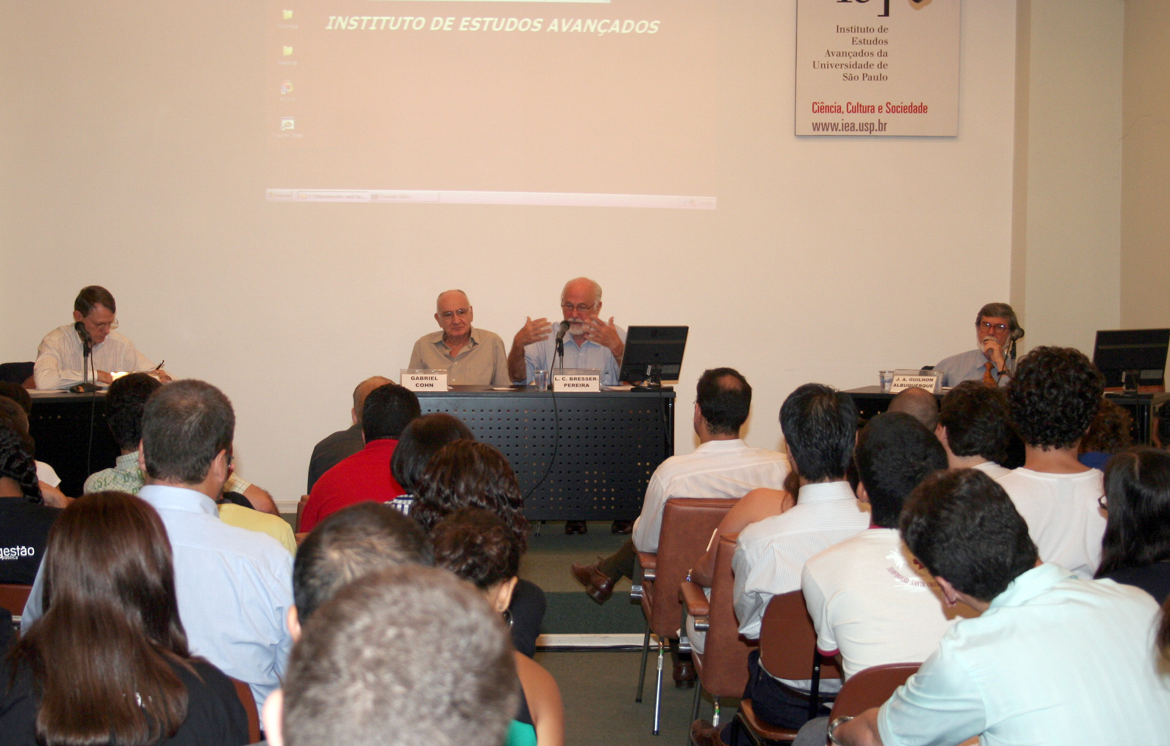 André Singer, Gabriel Cohn, Luiz Carlos Bresser-Pereira e José Augusto Guilhon de Albuquerque