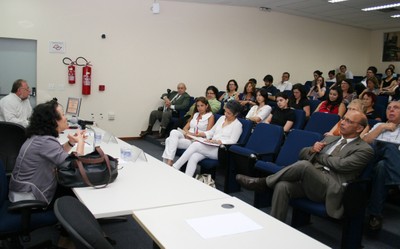 Guita Grin Debert, David Braga Júnior e Alexandre Kalache na platéia