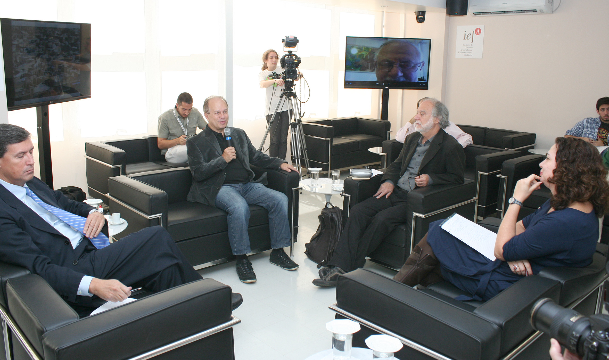 Pedro Dallari, Renato Janine, Bernardo Sorj via video conferência, Massimo Canevacci e Deisy Ventura