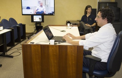 Mário Sérgio Salerno, Eduardo de Senzi Zancul e ao fundo, via video-conferencia, Reginaldo Teixeira Coelho