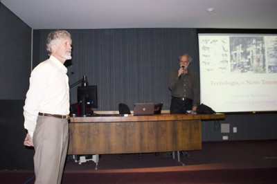 Massimo Canevacci apresenta Derrick Claude Frederic de Kerckhove