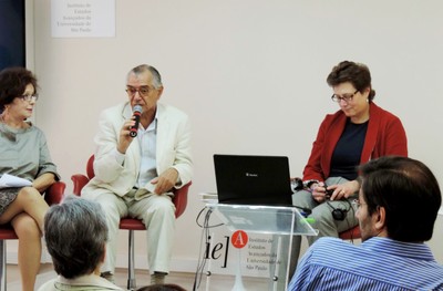 Lourdes Sola, José Álvaro Moisés e Helen Milner