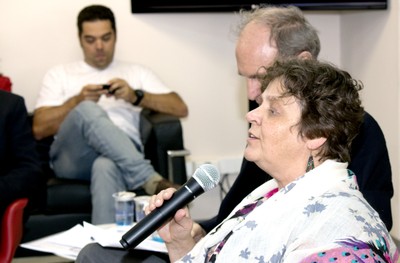 Elizabeth Balbachevsky apresenta suas ideias no evento