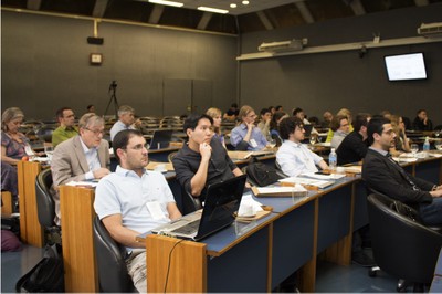 participantes durante apresentação de Carolina Escobar