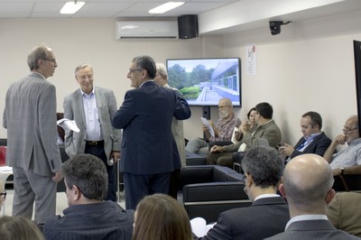 Martin Grossmann, Peter Weingart, vice-reitor Vahan Agopyan e Francisco César de Sá Barrerto 