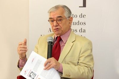 José Álvaro Moisés abre o evento e apresenta os expositores