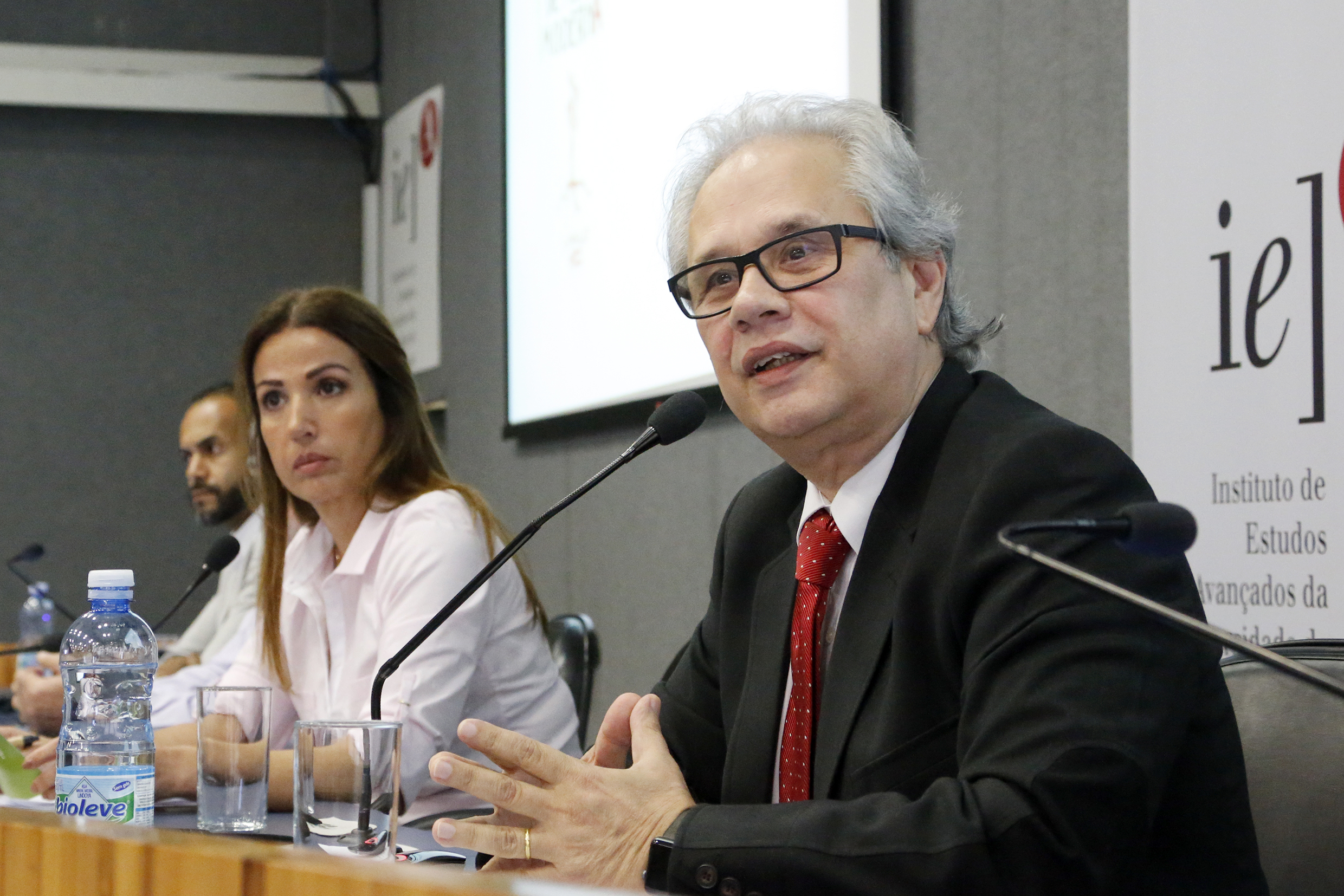 Marcos Buckeridge explica a dinâmica dos debates