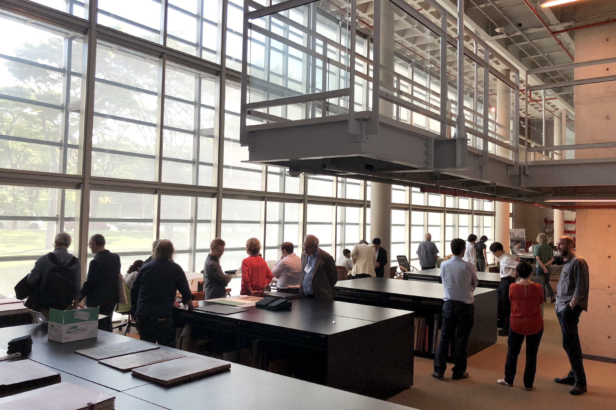 Participantes visitam a Biblioteca Brasiliana - 21 de março