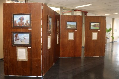 Fotos de Michele Amorim Becker e Evaldo Becker em exposição no Hall do IEA de 9 de agosto a 6 de setembro de 2018