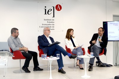 Carlos Leite, Ricardo Young, Carolina de Gioia Paoli e Eduardo Giannetti 