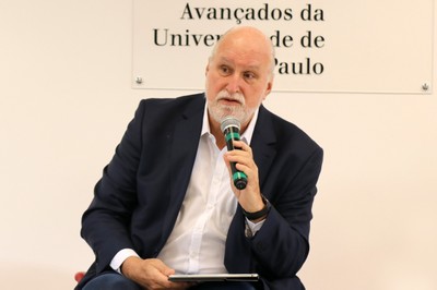 Ricardo Young, moderador da primeira mesa