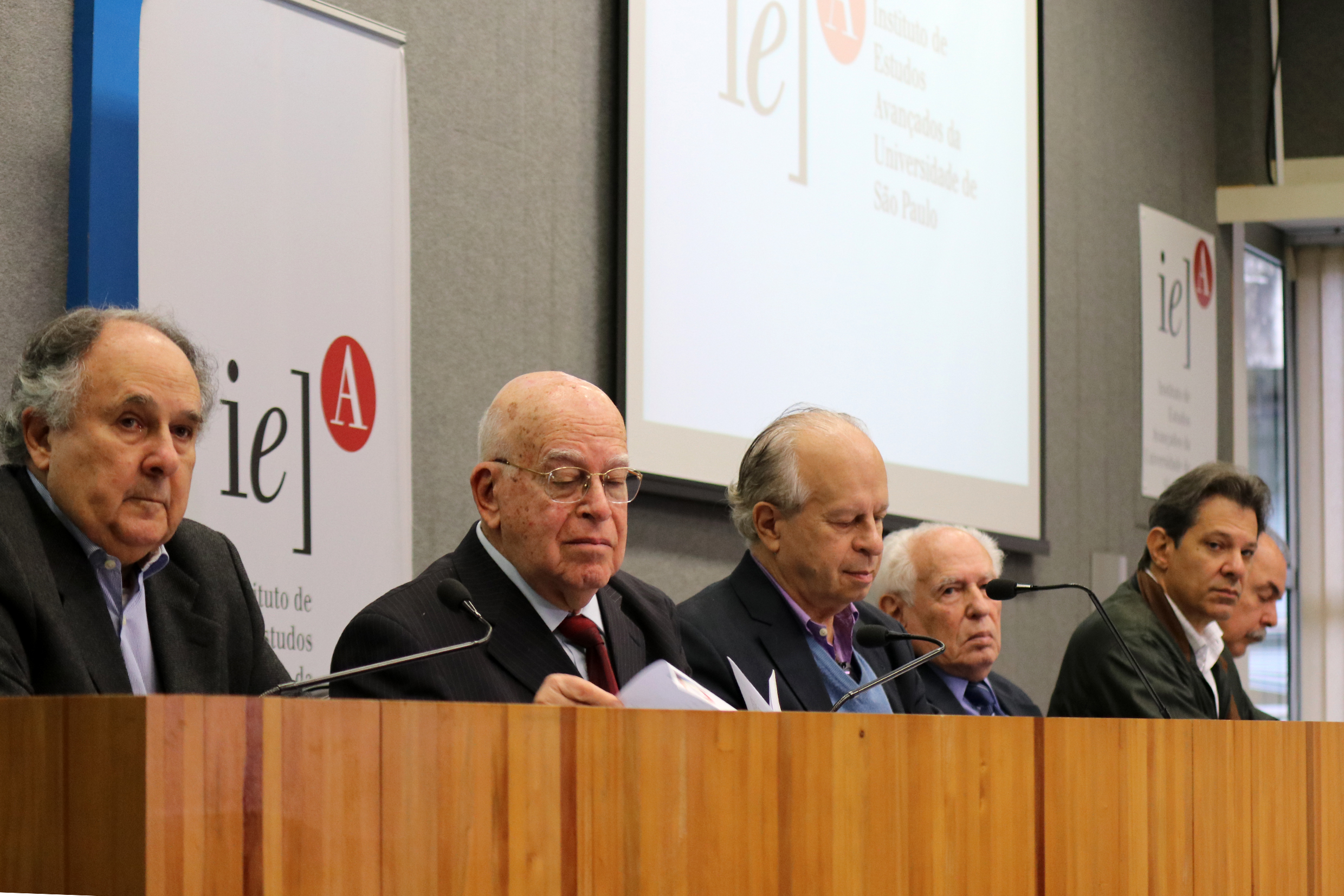 Cristovam Buarque, Murílio Hingel, Renato Janine Ribeiro, José Goldemberg, Fernando Haddad e Aloizio Mercadante