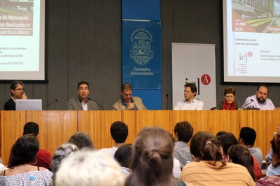 Fernando de Mello Franco, Omar Pereyra, João Sette Whitaker, Fernando Haddad, Ermínia Maricato e Luís Fernando Massonetto