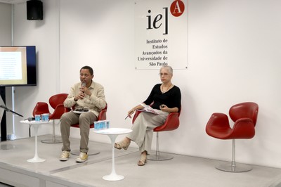 José Eduardo Ferreira Santos e Raquel M. Assis