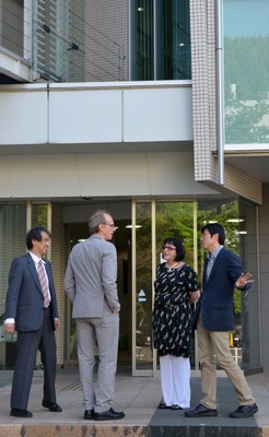 Takaho Ando, Martin Grossmann, Regina P. Markus e Dapeng Cai