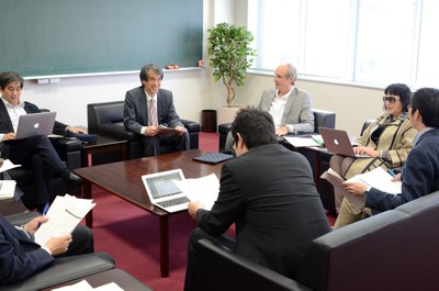 Reunião de trabalho na Science Building B