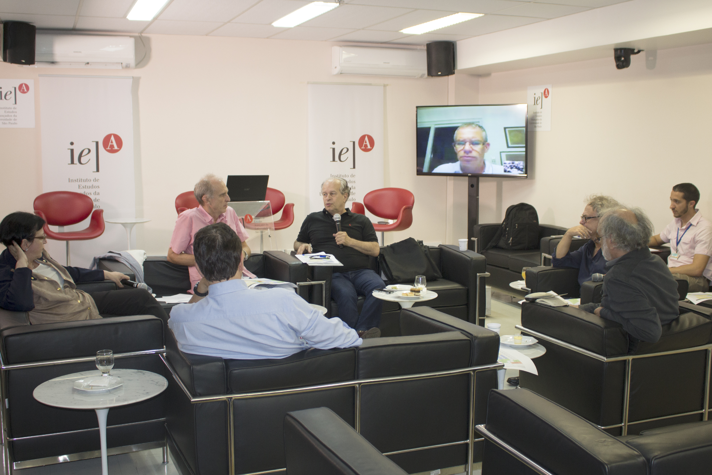 Regina Pekelmann Markus, Martin Grossmann, Renato Janine Ribeiro, Marcelo Knobel (via vídeo conferência), Leopold Nosek, Rafael Borsanelli, Massimo Canevacci e José Eduardo Krieger