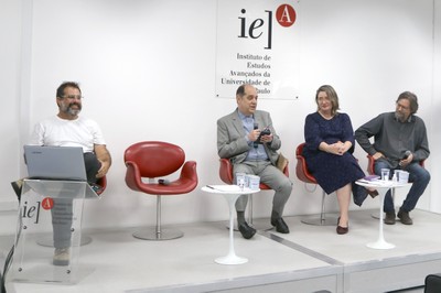 Tiago Queiroz, Eugênio Bucci, Adriana Martinez e Daniel Bramatti 