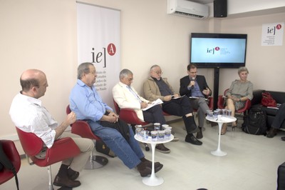 Sérgio Fausto, Francisco Weffort, José Álvaro Moisés, Bernardo Sorj, Marcus Melo e Lourdes Sola
