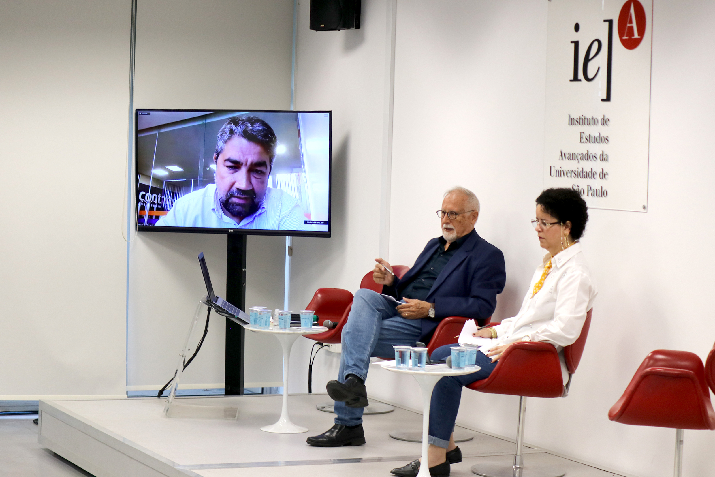 André Luís dos Santos, via vídeo-conferência, René Mendes e Silvana Liberto Alves Maia 