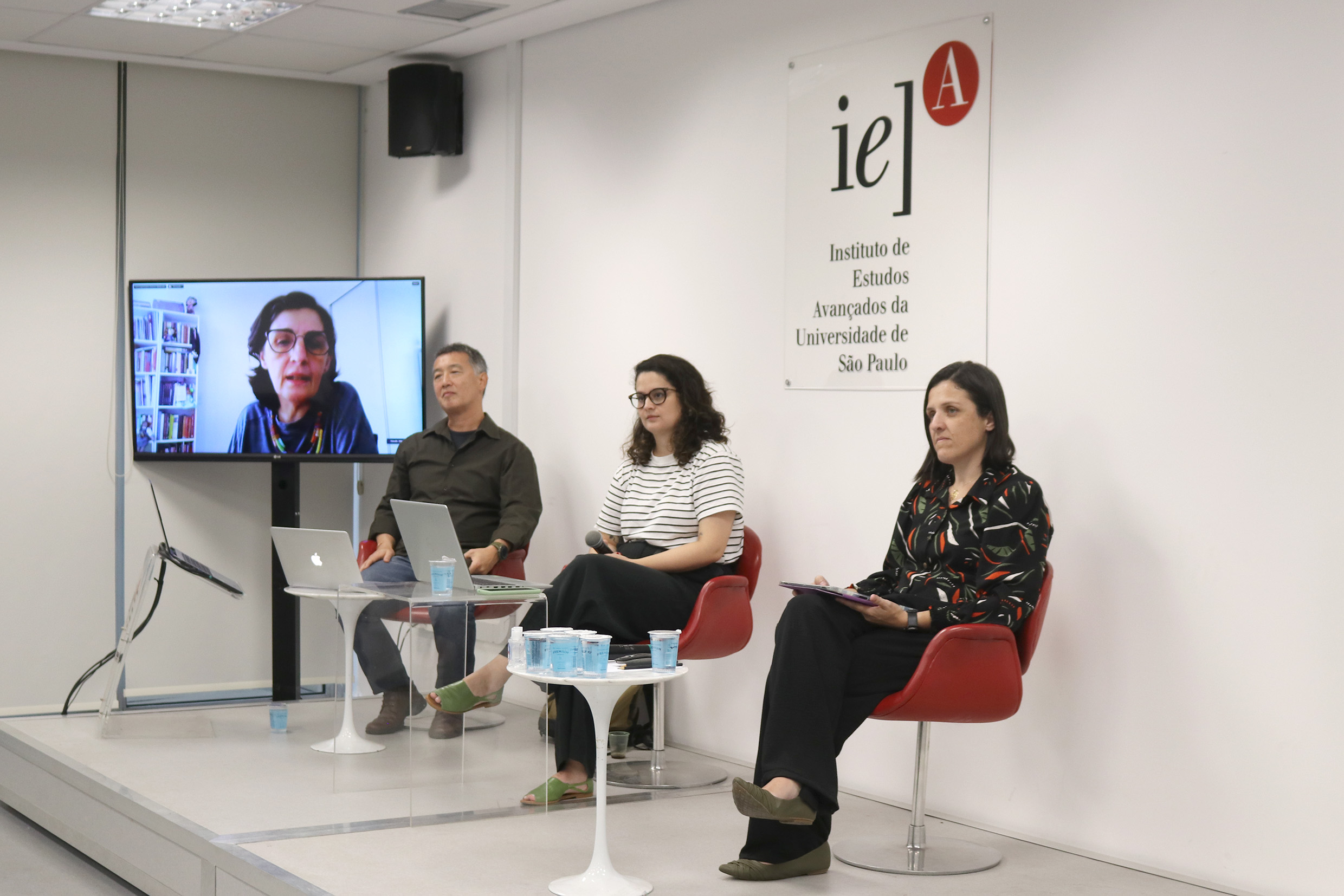 Wânia Pasinato, via vídeo-conferência, Paulo César Endo, Carla Vreche e Ludmila Murta