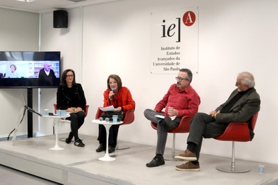 Marilane Oliveira Teixeira e Luiz Gonzaga Belluzzo, via vídeo-conferência, Vera Lucia Navarro, Magda Barros Biavaschi, Everaldo de Oliveira Andrade e René Mendes