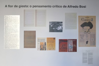 Detalhe da Exposição Alfredo Bosi: eixo "A flor de giesta" - o pensamento crítico de Alfredo Bosi