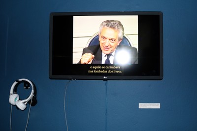 Detalhe da exposição, vídeo de Alfredo Bosi no Programa "Roda Viva" da TV Cultura